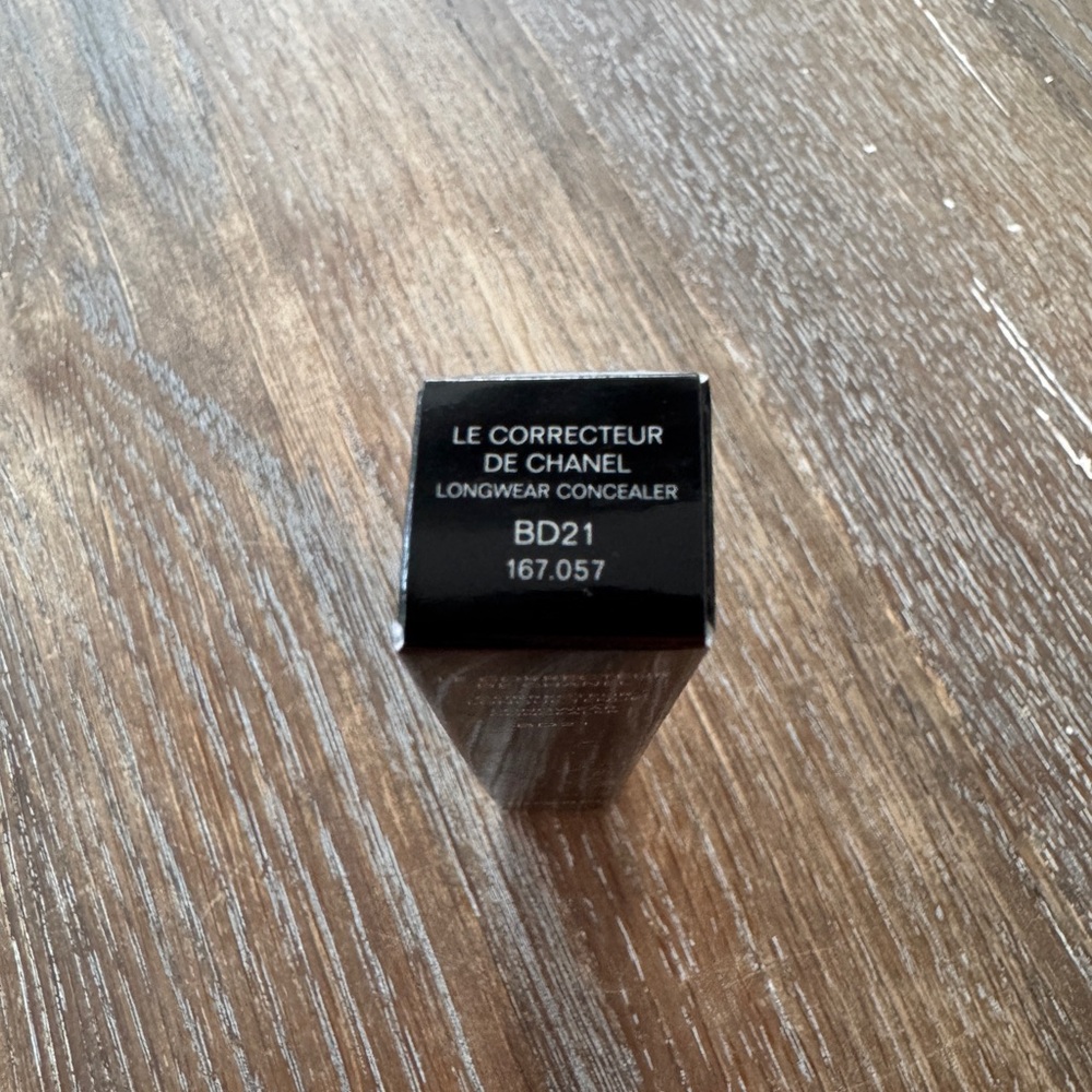 CHANEL Longwear Concealer BD21 - Picture 2 of 3